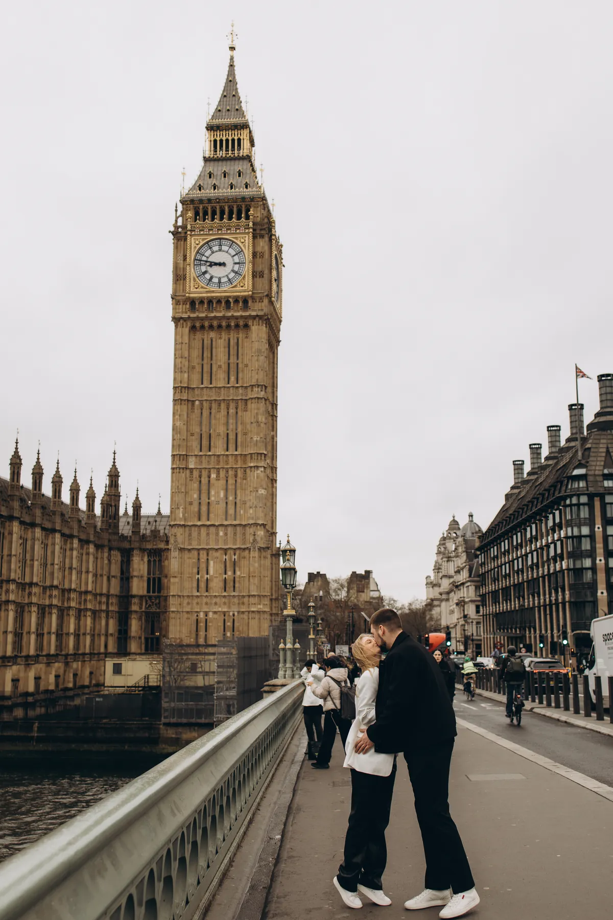 Couple kissing on Westminster Bridge below Big Ben